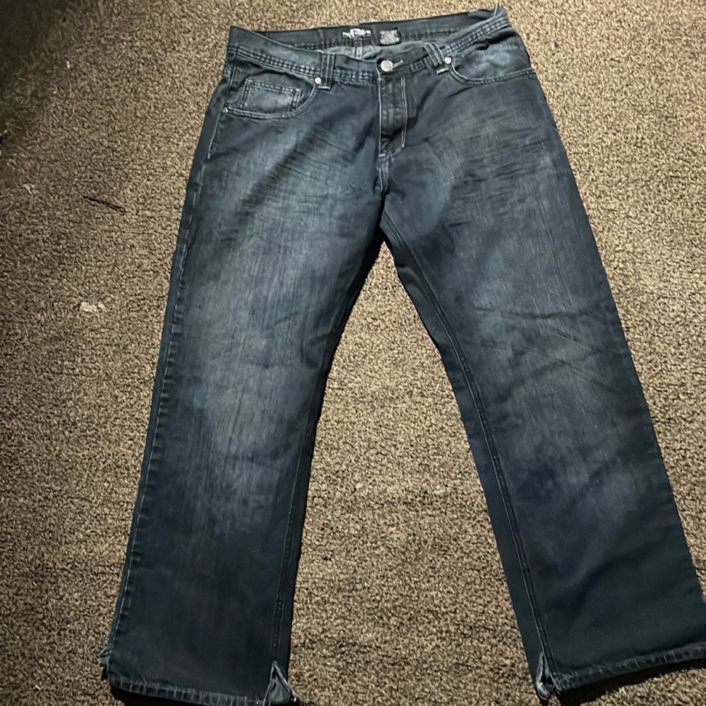 Revolve Vintages - Picture 2 of 3